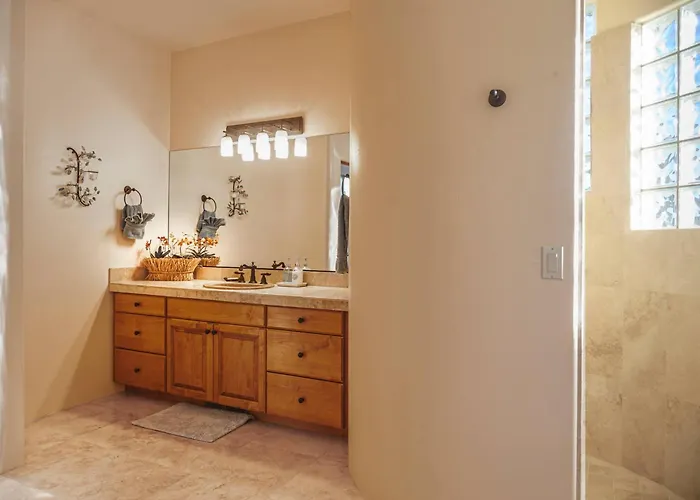 Holiday home The Iconic | Views | Luxury+serenity | Koi Pond Sedona