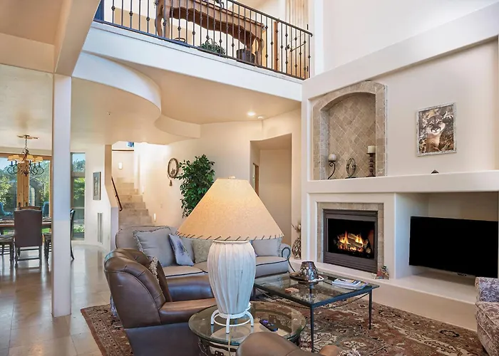 Holiday home The Iconic | Views | Luxury+serenity | Koi Pond *