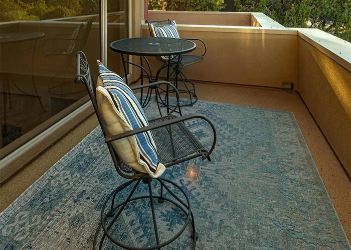 Holiday home The Iconic | Views | Luxury+serenity | Koi Pond *